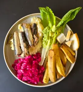 Sardines on mashed sweet potato meal