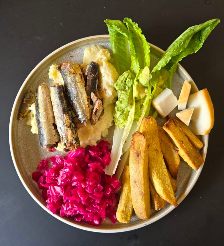 Sardines on mashed sweet potato meal