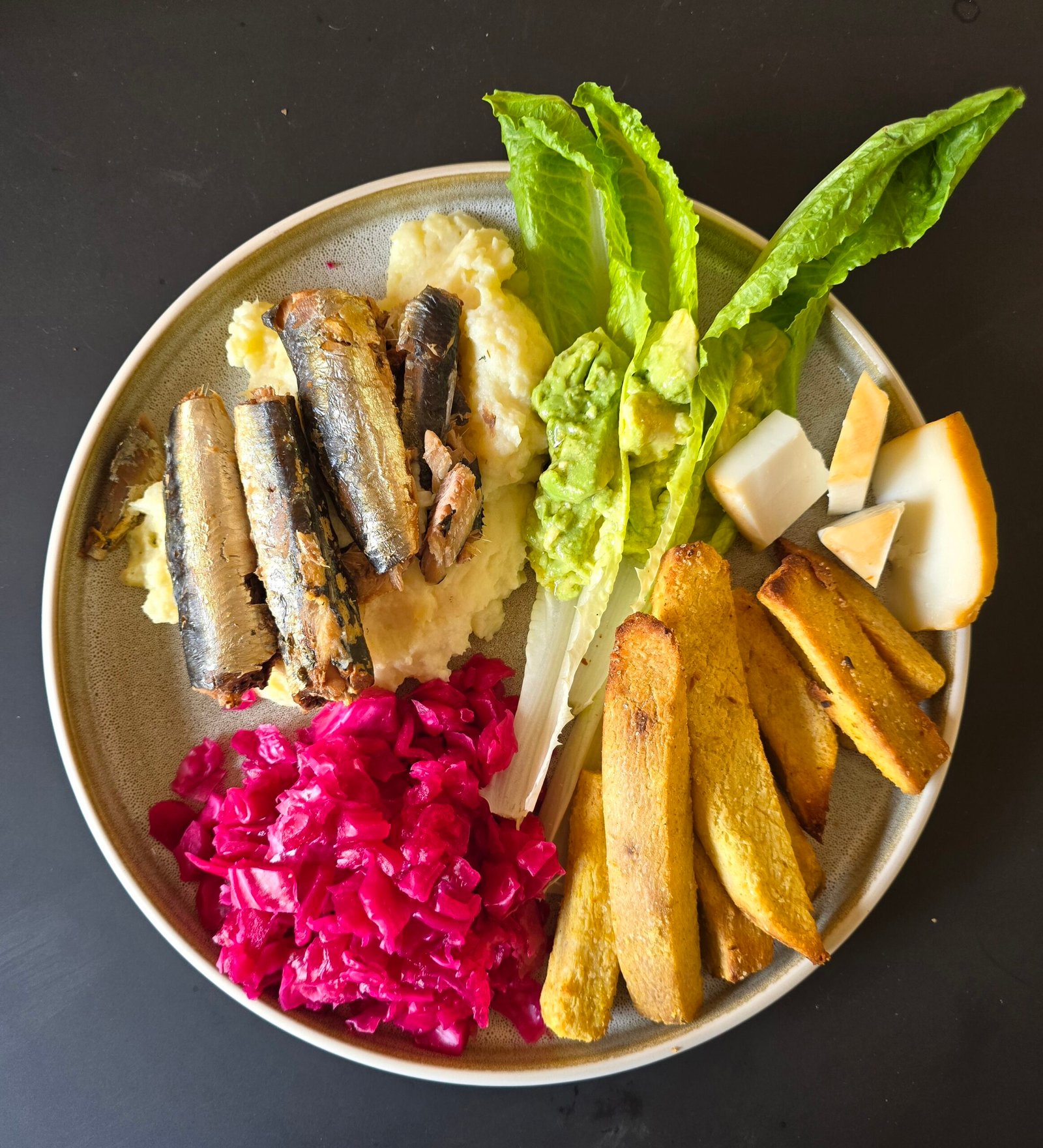 Sardines on mashed sweet potato meal