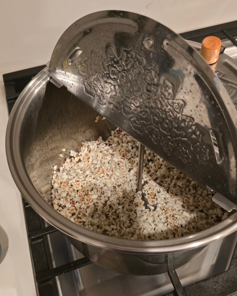 Popped sorghum in the pot